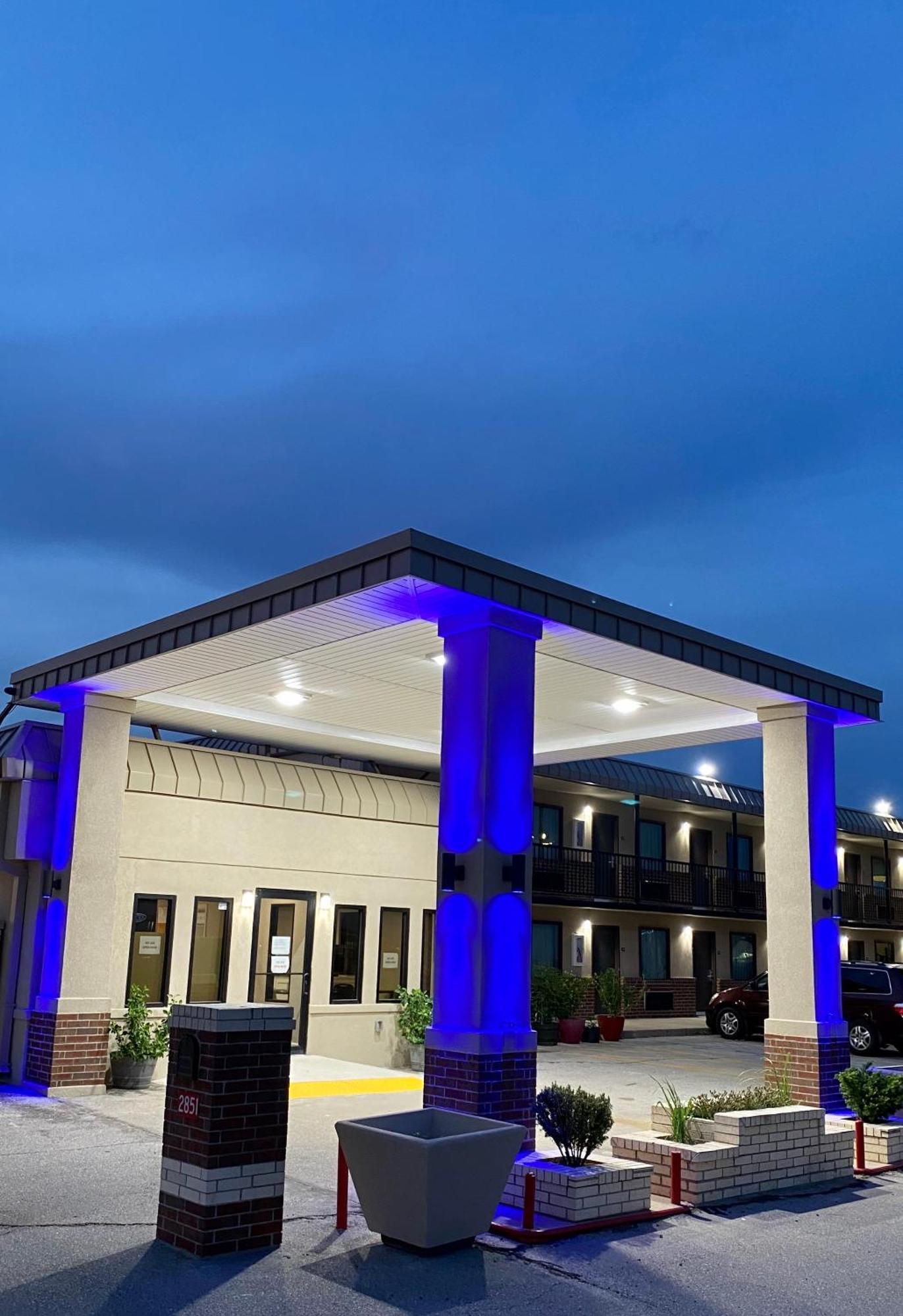 Hotel 81 El Reno Exterior photo